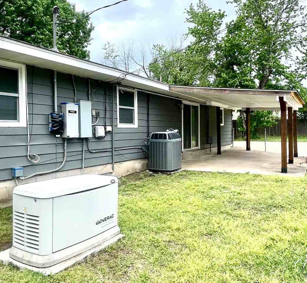 1507 N College Ave - Photo 3 of 11