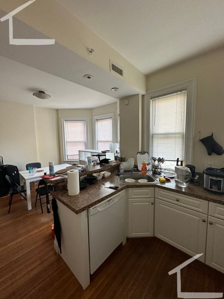 51 Ashford St - Photo 2 of 15