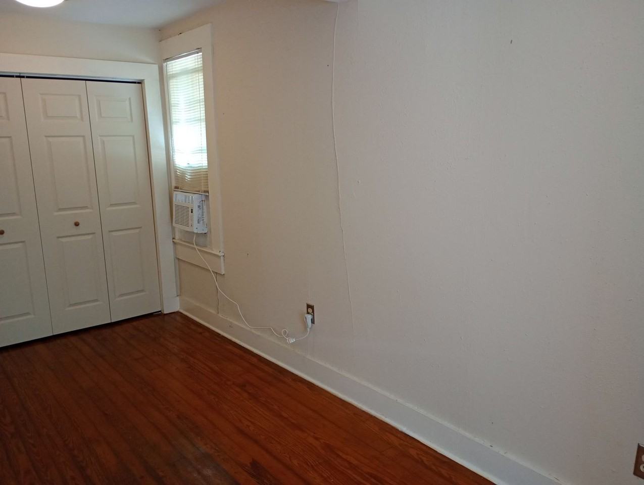 716 12th St - Photo 2 of 5