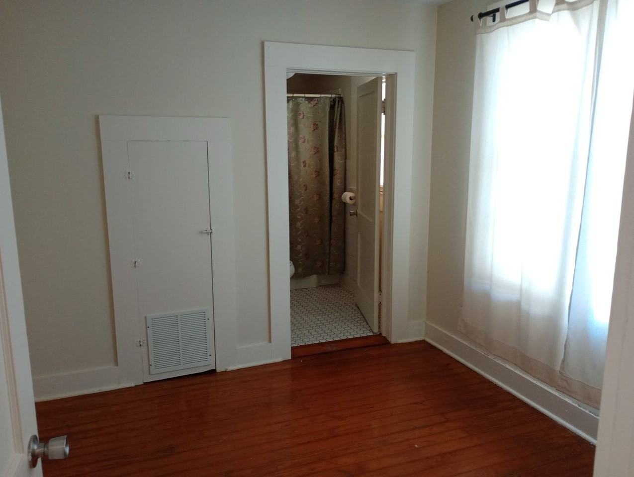 716 12th St - Photo 4 of 5