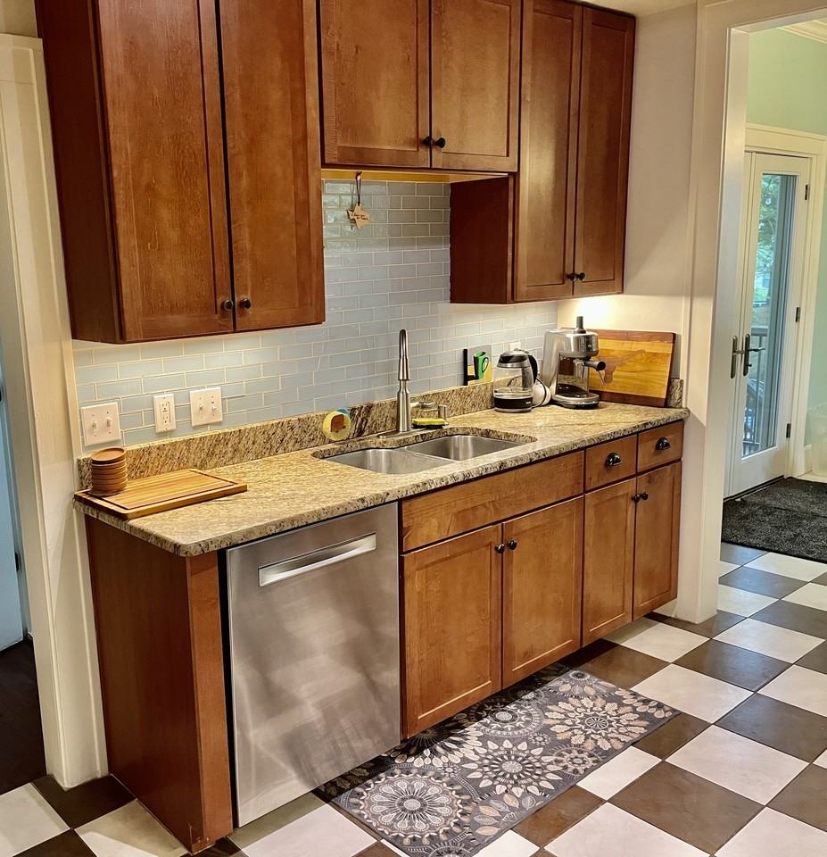 201 E 34th St #1 - Photo 5 of 14