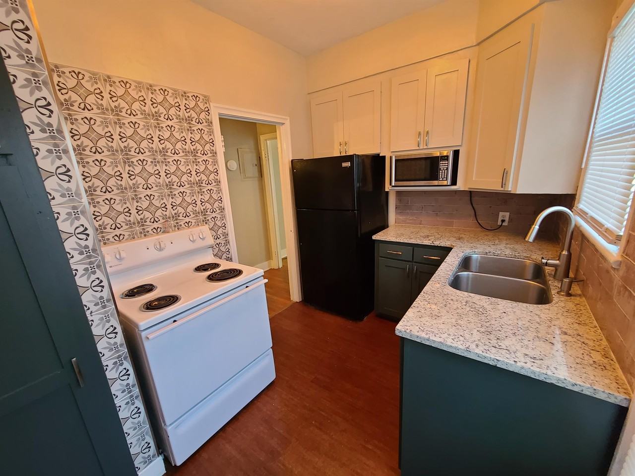 3906 Council Cir #B - Photo 5 of 10