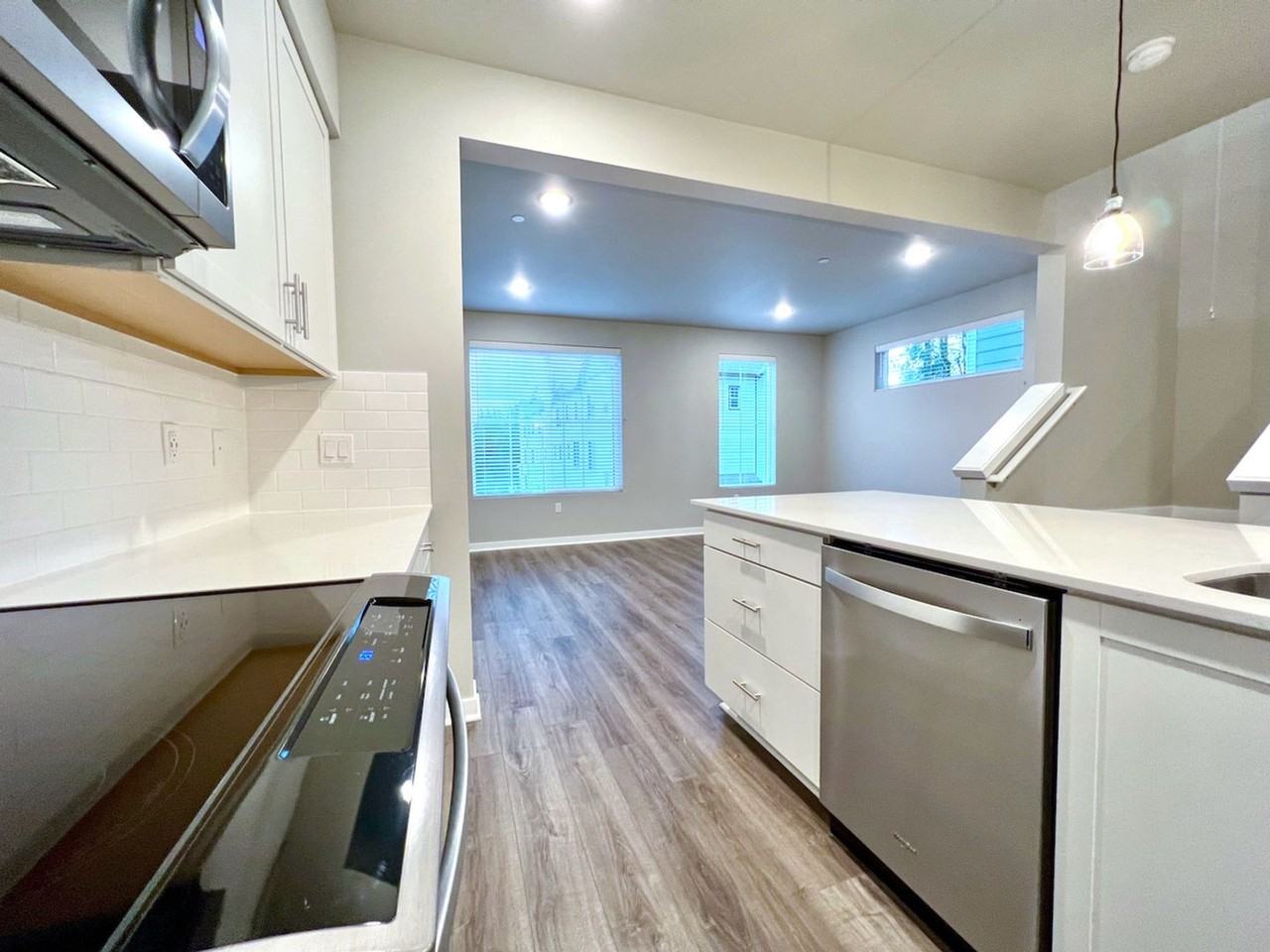 2016 101st Ave Se #1 - Photo 4 of 31