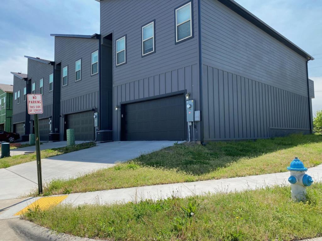 2256 W Moore Ln - Photo 4 of 27