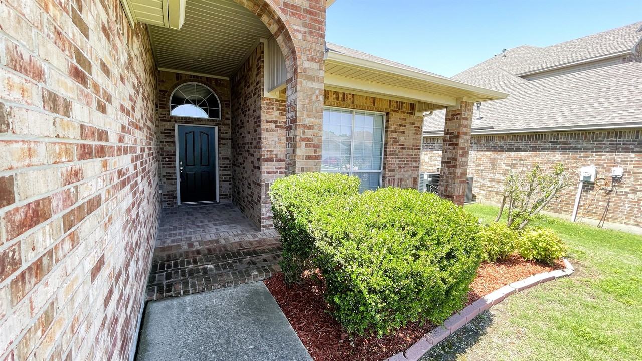 7810 Corona Ct - Photo 2 of 26