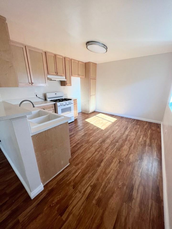 Welcome to the Beautiful Cameo Apartments in Prime Torrance - Photo 5 of 15