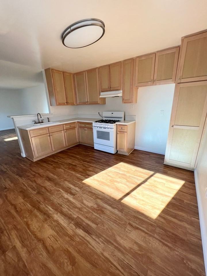 Welcome to the Beautiful Cameo Apartments in Prime Torrance - Photo 7 of 15