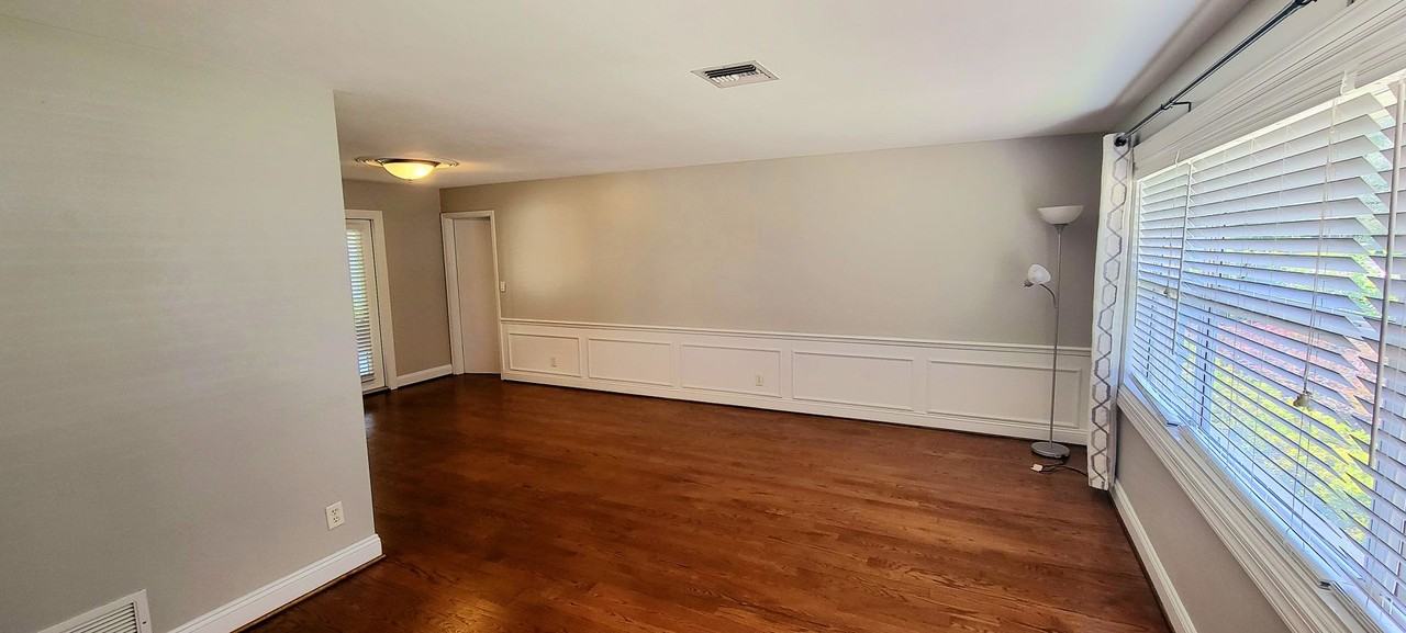 2457 Vine St - Photo 3 of 21