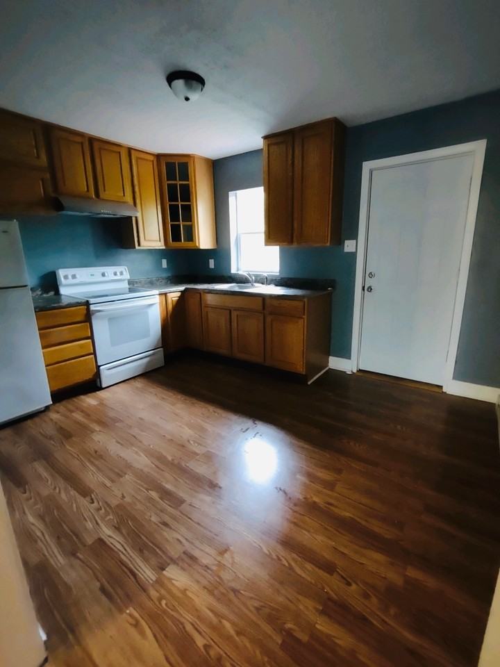 47 Railroad Road - Photo 2 of 8