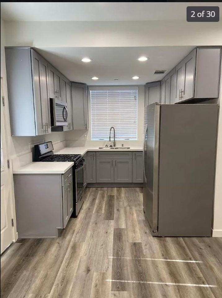 2409 1/2 Ridgeley Dr - Photo 4 of 31