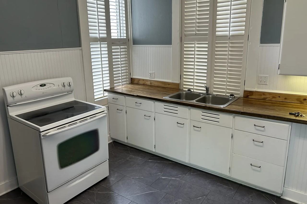 212 W Main St - Photo 3 of 10