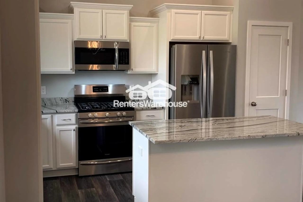 2756 Clover Ridge Dr - Photo 2 of 22