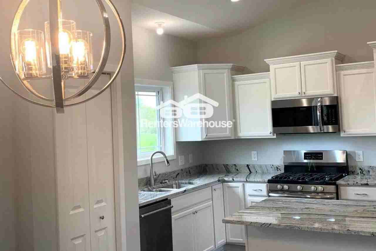 2756 Clover Ridge Dr - Photo 3 of 22