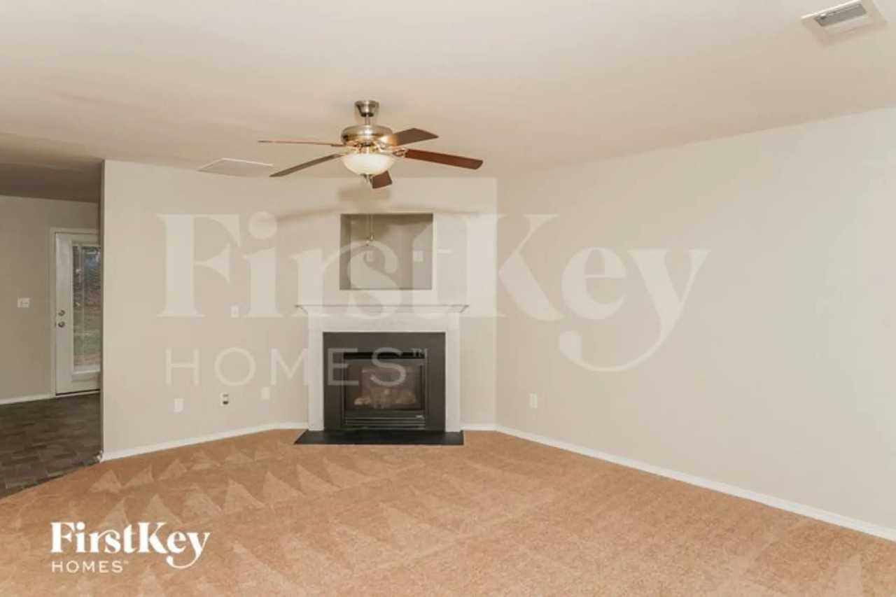 5347 Liberty Hall Cir - Photo 2 of 15