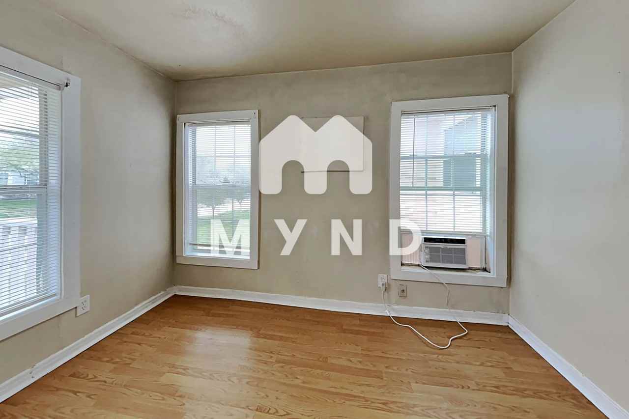 3109 S Wesleyan Dr - Photo 2 of 11