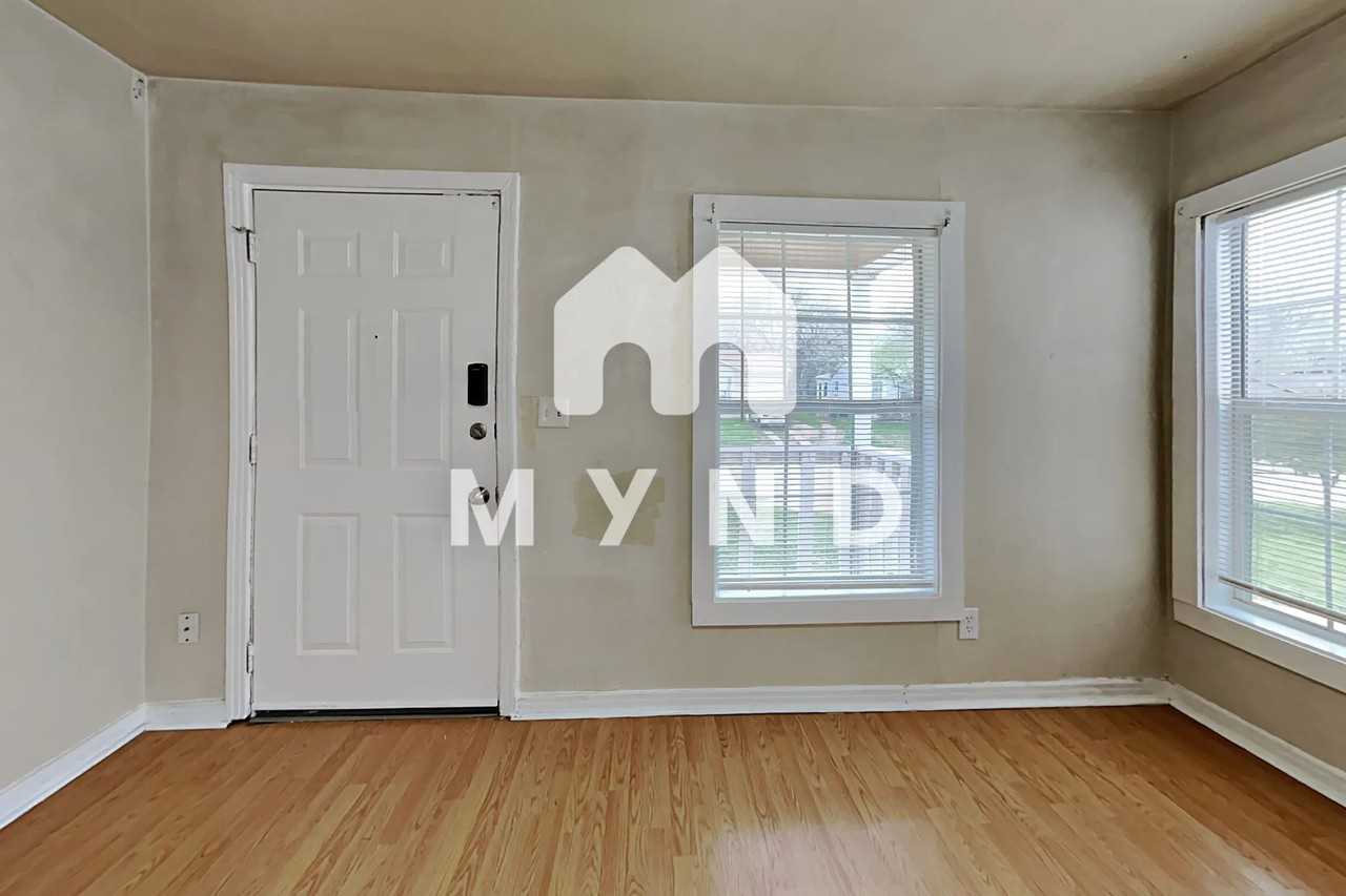 3109 S Wesleyan Dr - Photo 3 of 11