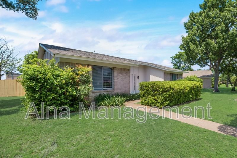 3414 Brook Glen Dr - Photo 3 of 18