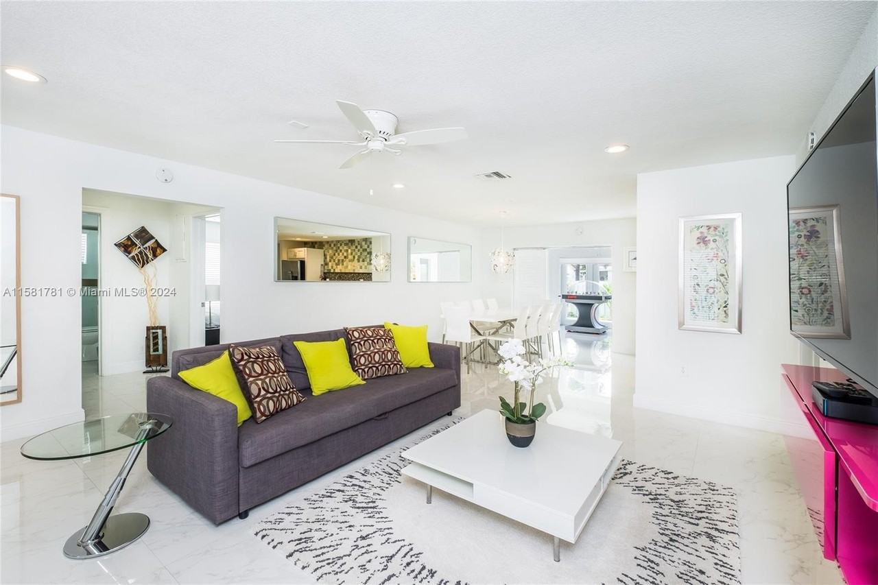 210 Se 4th St #0 - Photo 3 of 16