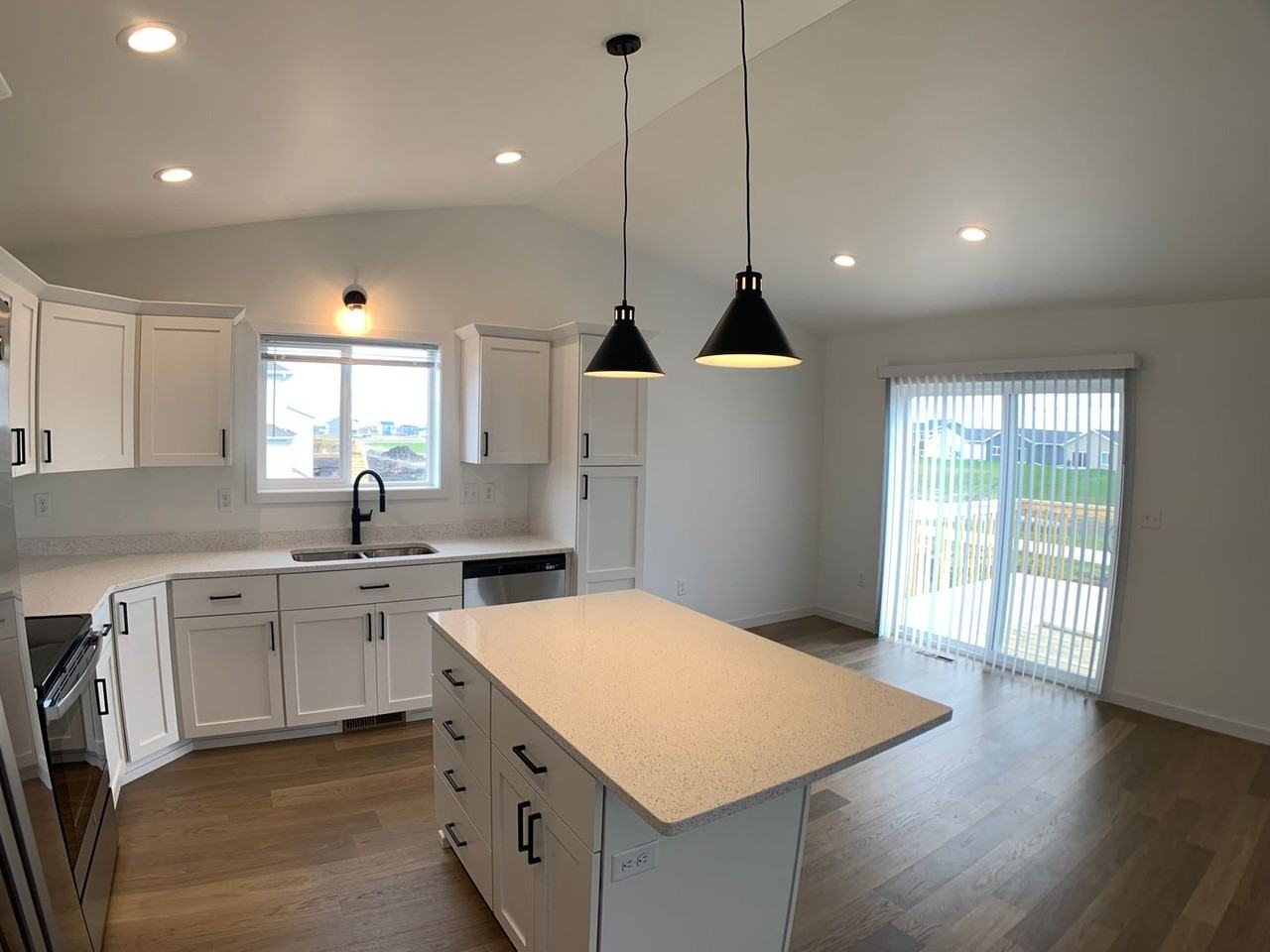 6880 Joseph St - Photo 6 of 28