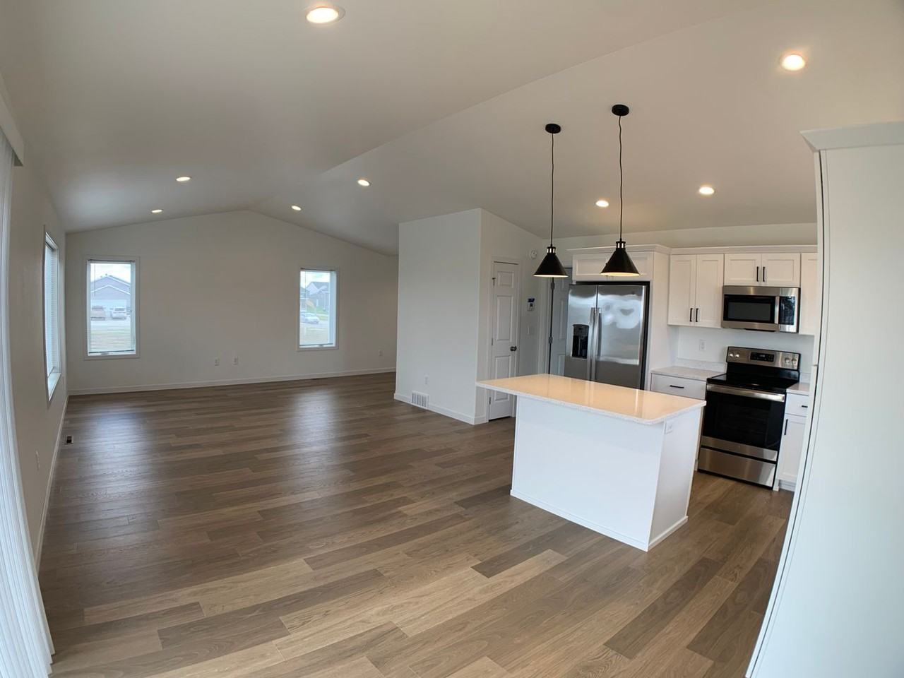 6880 Joseph St - Photo 5 of 28