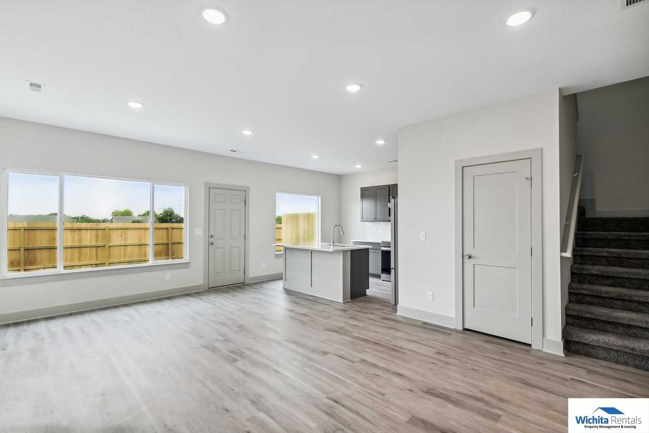 7237 E 34th St N - Photo 2 of 16