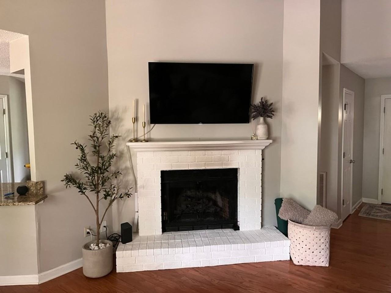 1412 Clear Brook Dr - Photo 4 of 17