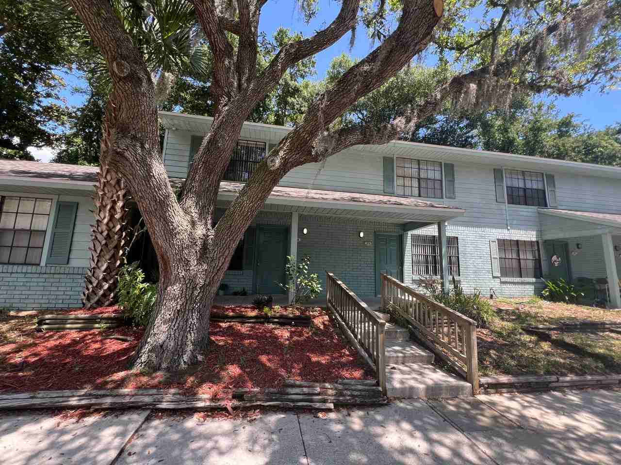 Briarwood Apartments - Photo 2 of 4