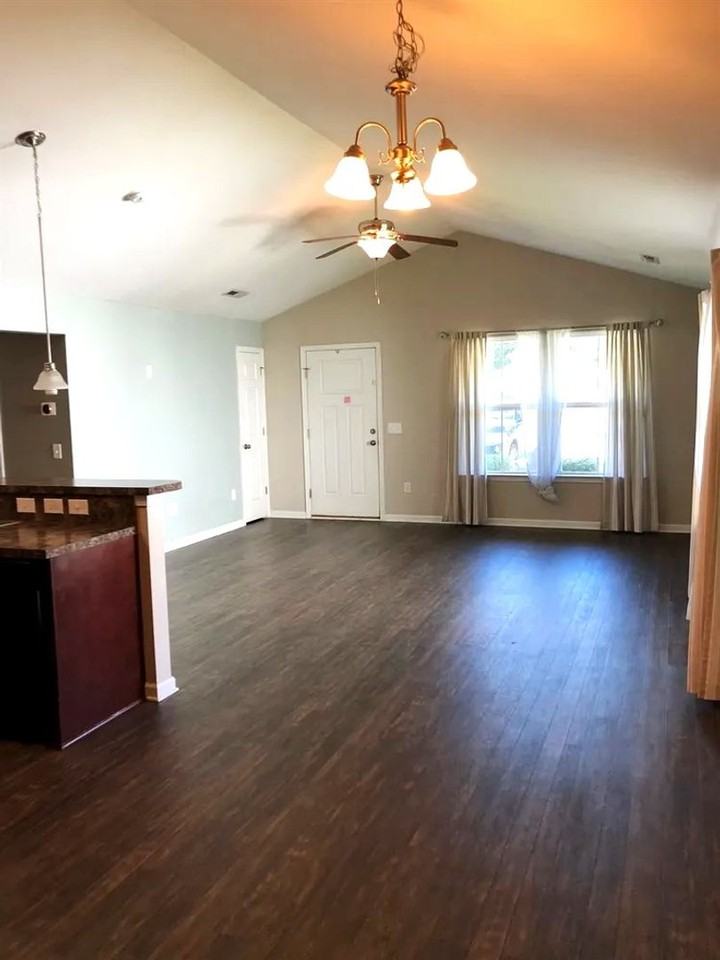 207 Sebring Ln - Photo 3 of 8