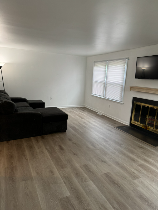 9017 Deviation Rd - Photo 3 of 19