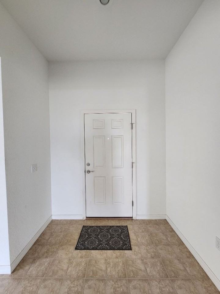 737 Buccaneer Blvd - Photo 2 of 31