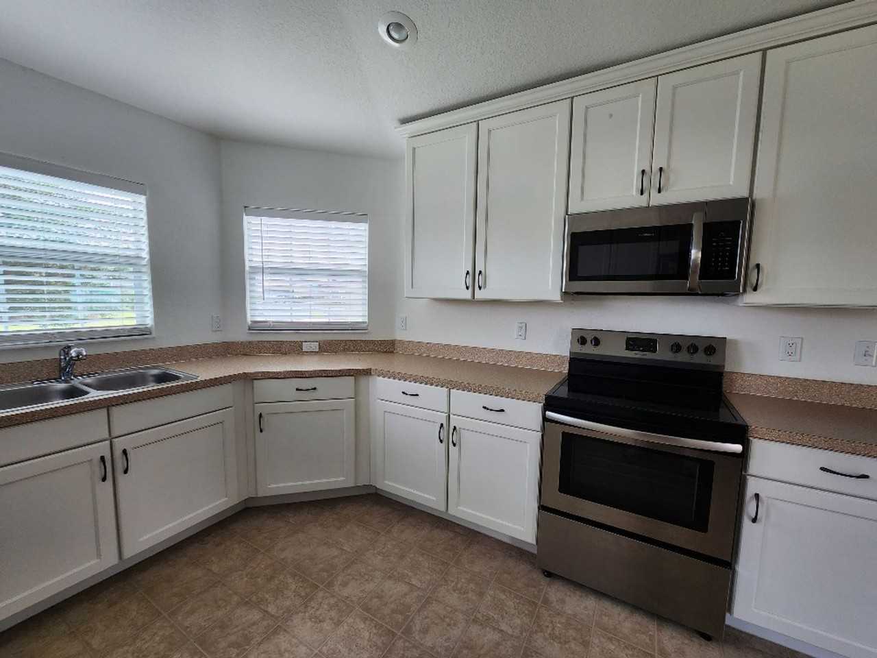 737 Buccaneer Blvd - Photo 5 of 31