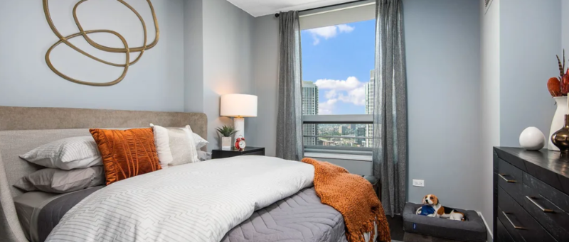 305 N Canal St - Photo 3 of 6