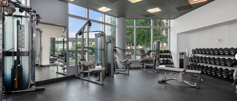 305 N Canal St - Photo 4 of 6