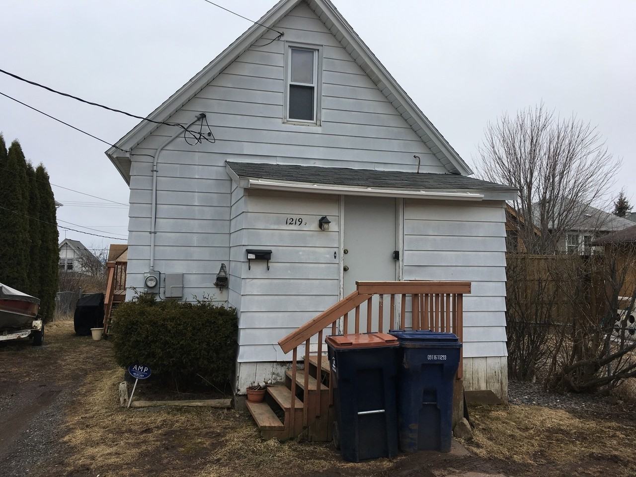 1219 E 8th St - Photo 2 of 11