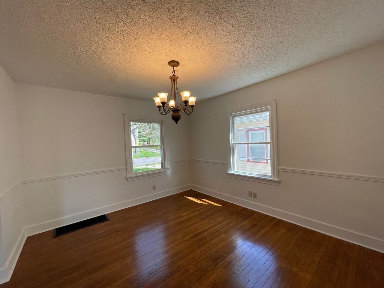 1022 S Morgan St - Photo 4 of 8