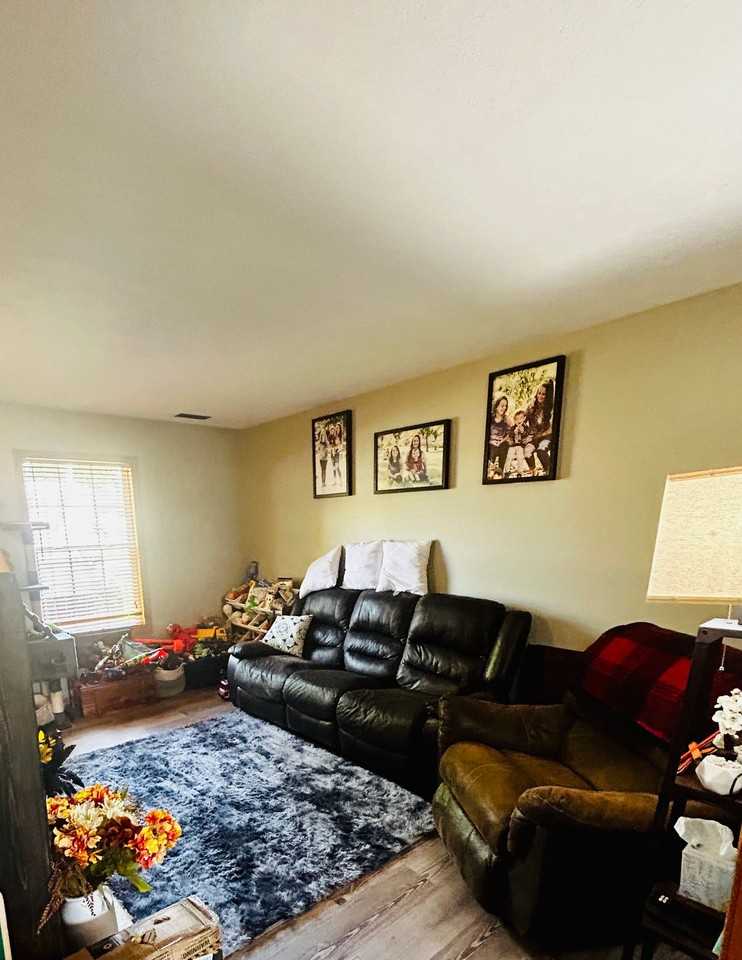 Spencer Townhouses - Photo 4 of 7