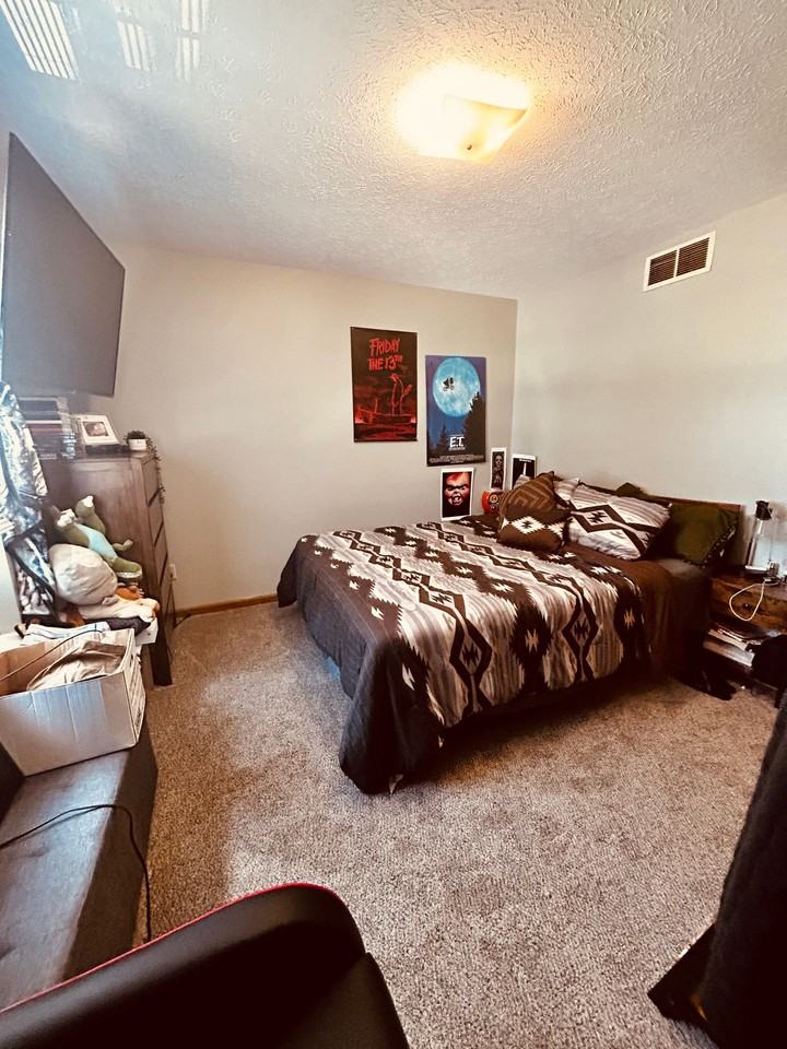 Spencer Townhouses - Photo 6 of 7