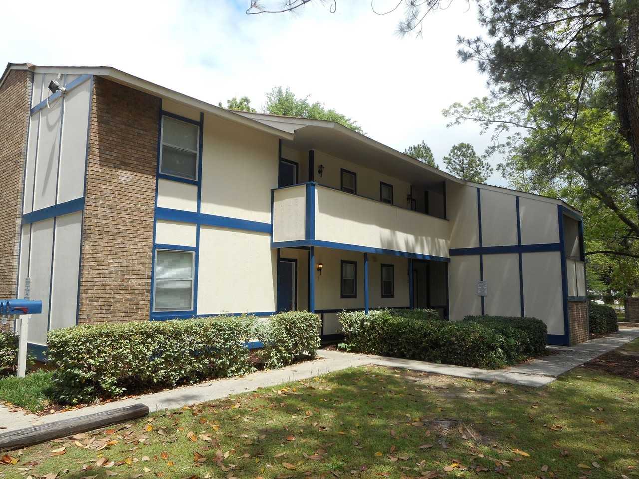 Essex Square Apartments - Photo 2 of 2