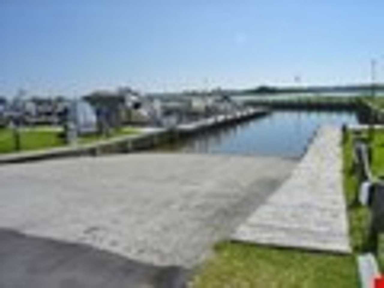 650 Cedar Point Blvd - Photo 3 of 8