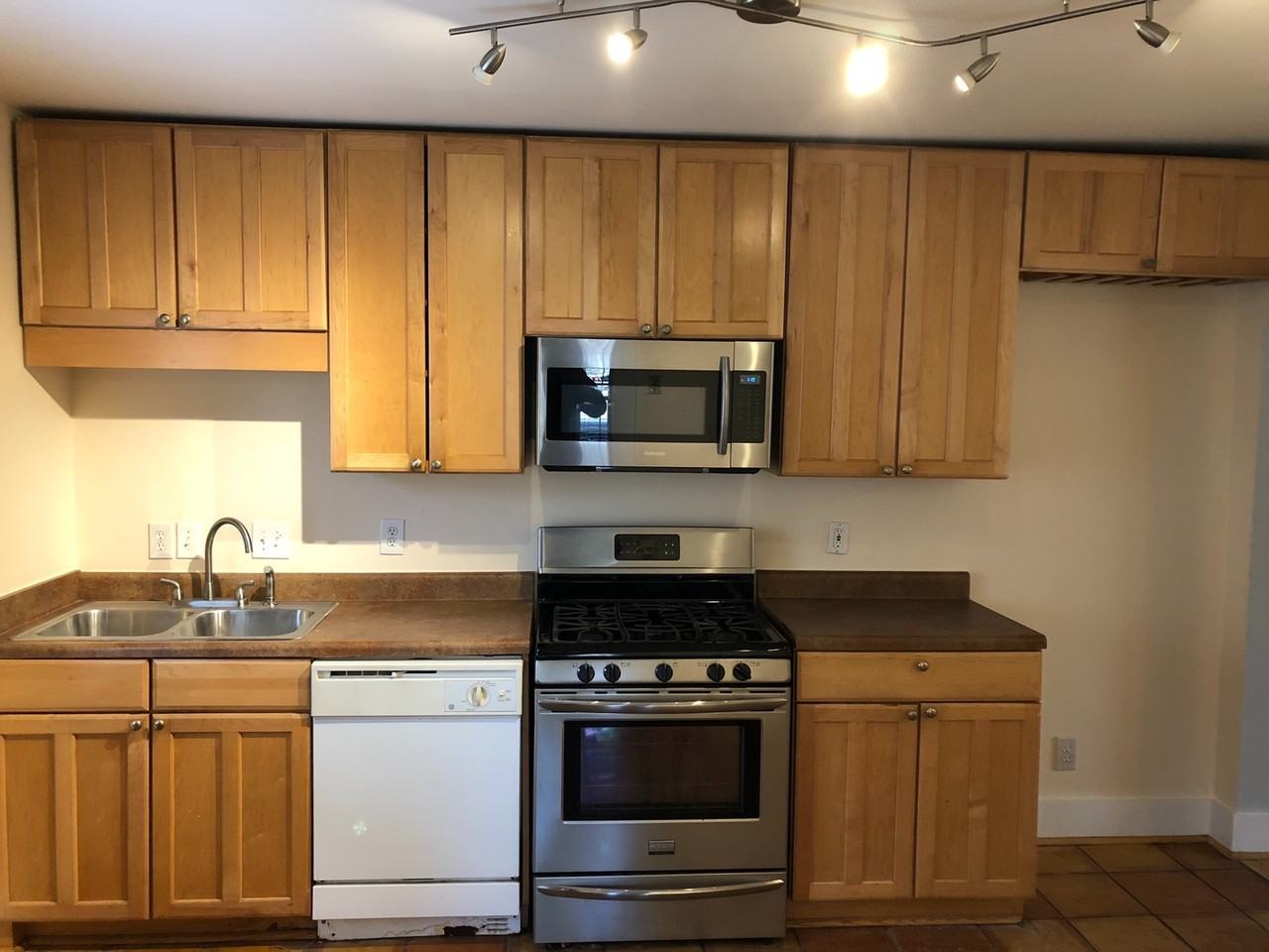 441 Kendrick Avenue Southeast - Photo 7 of 24