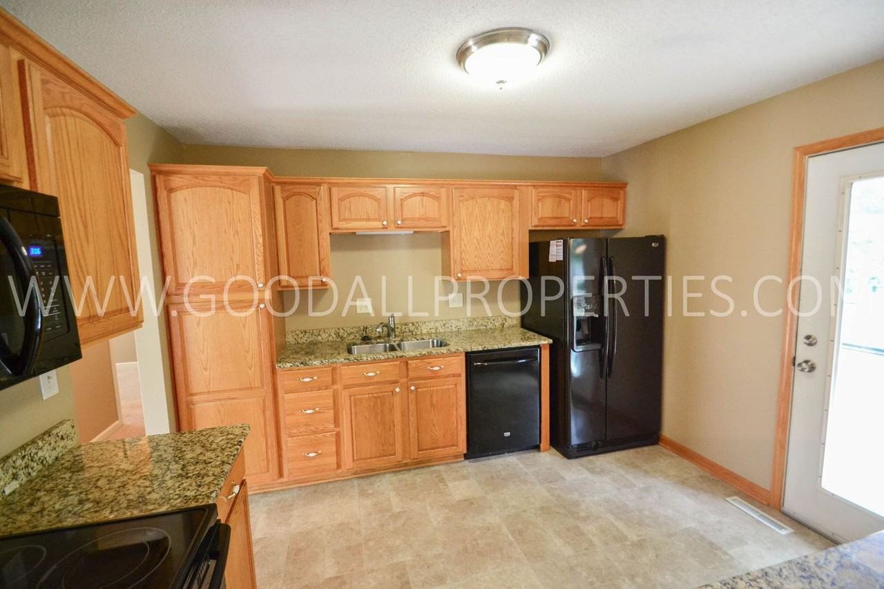 1116 39th St - Photo 4 of 7