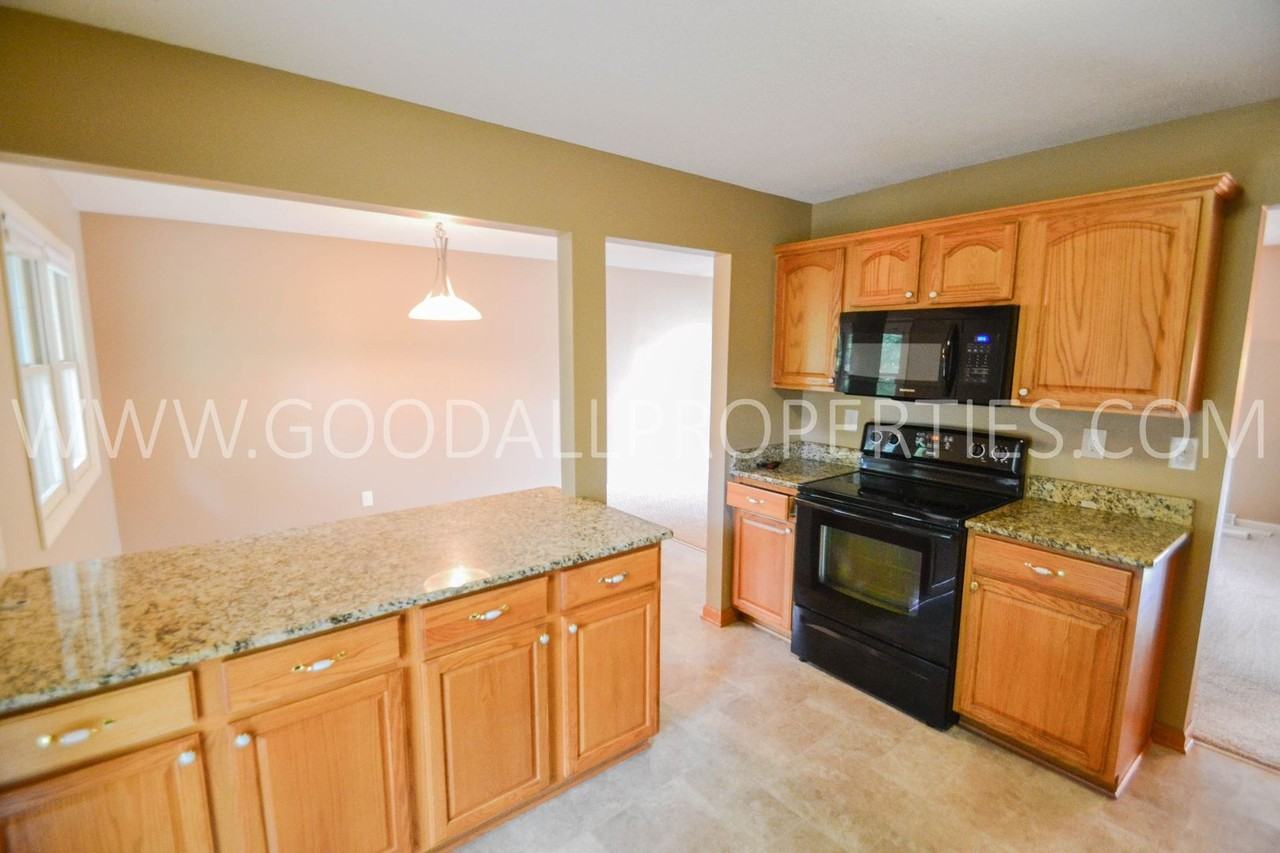 1116 39th St - Photo 5 of 7