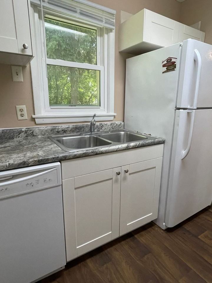 5218 Oregon Ave N - Photo 3 of 19
