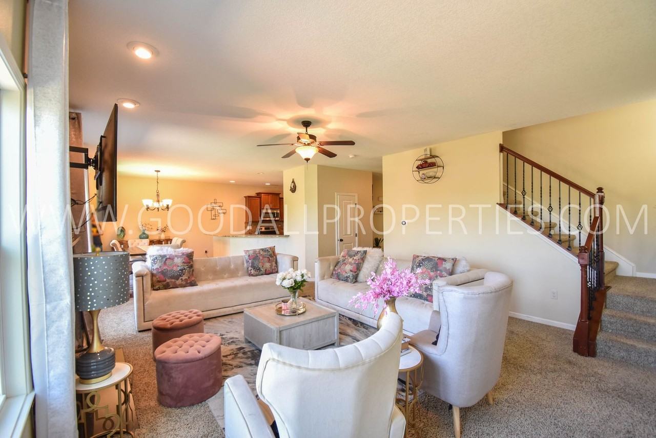 205 Se Telby Ln - Photo 2 of 50