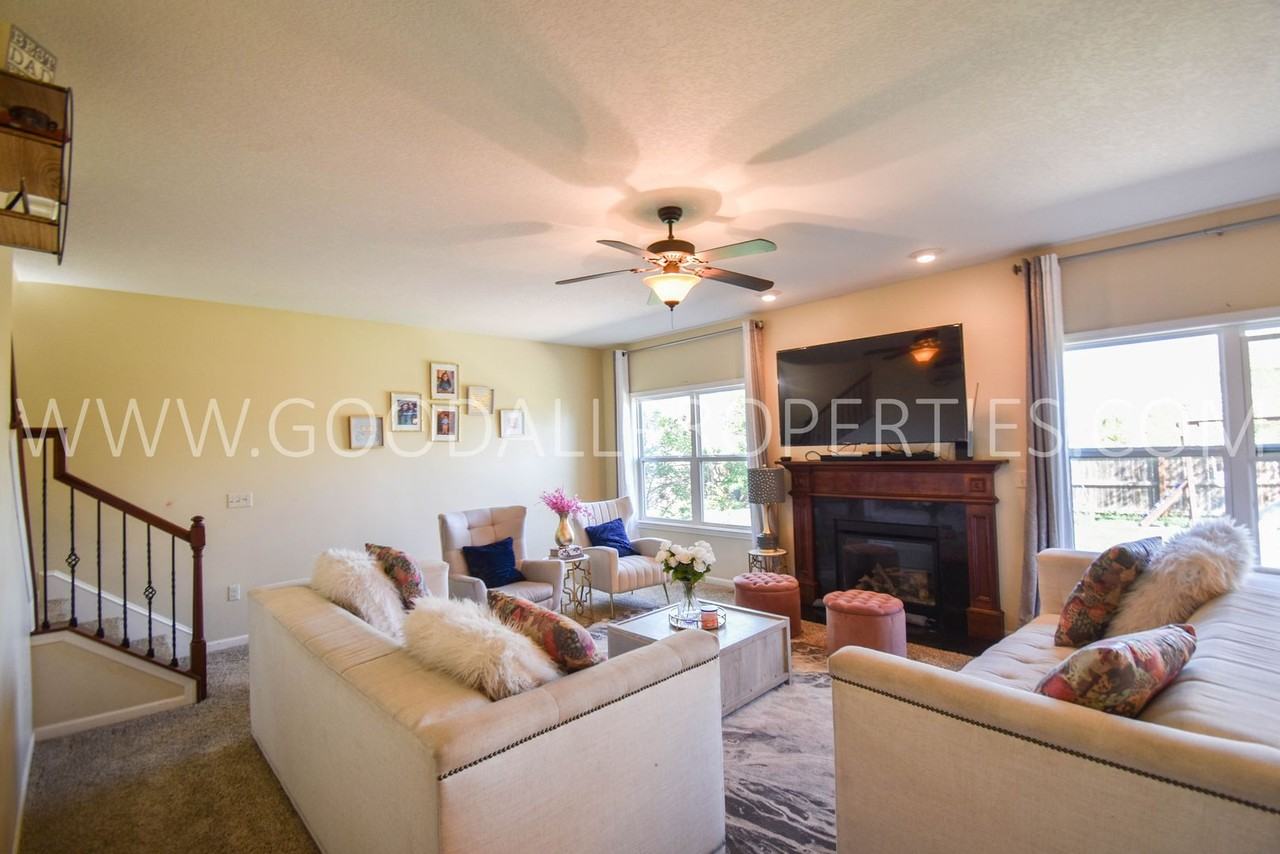 205 Se Telby Ln - Photo 3 of 50