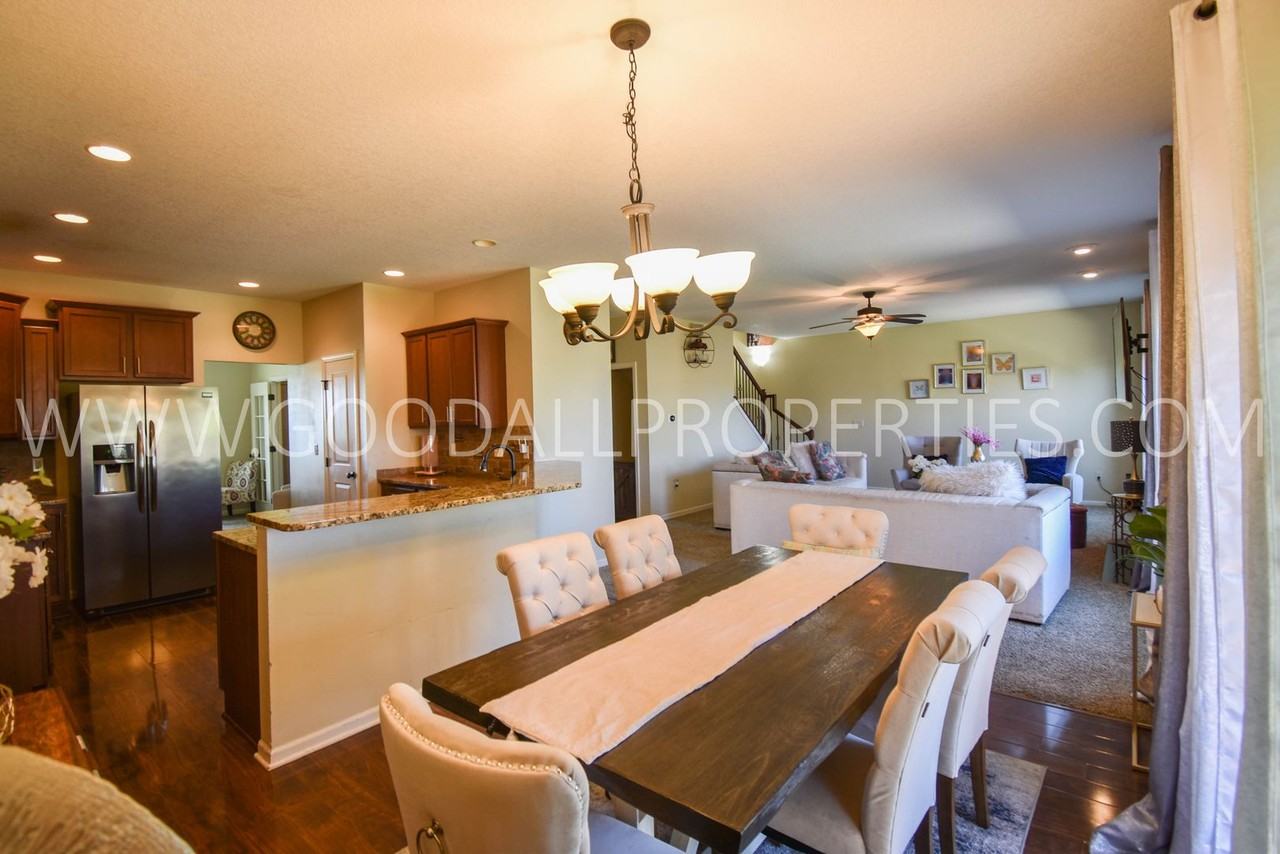 205 Se Telby Ln - Photo 4 of 50