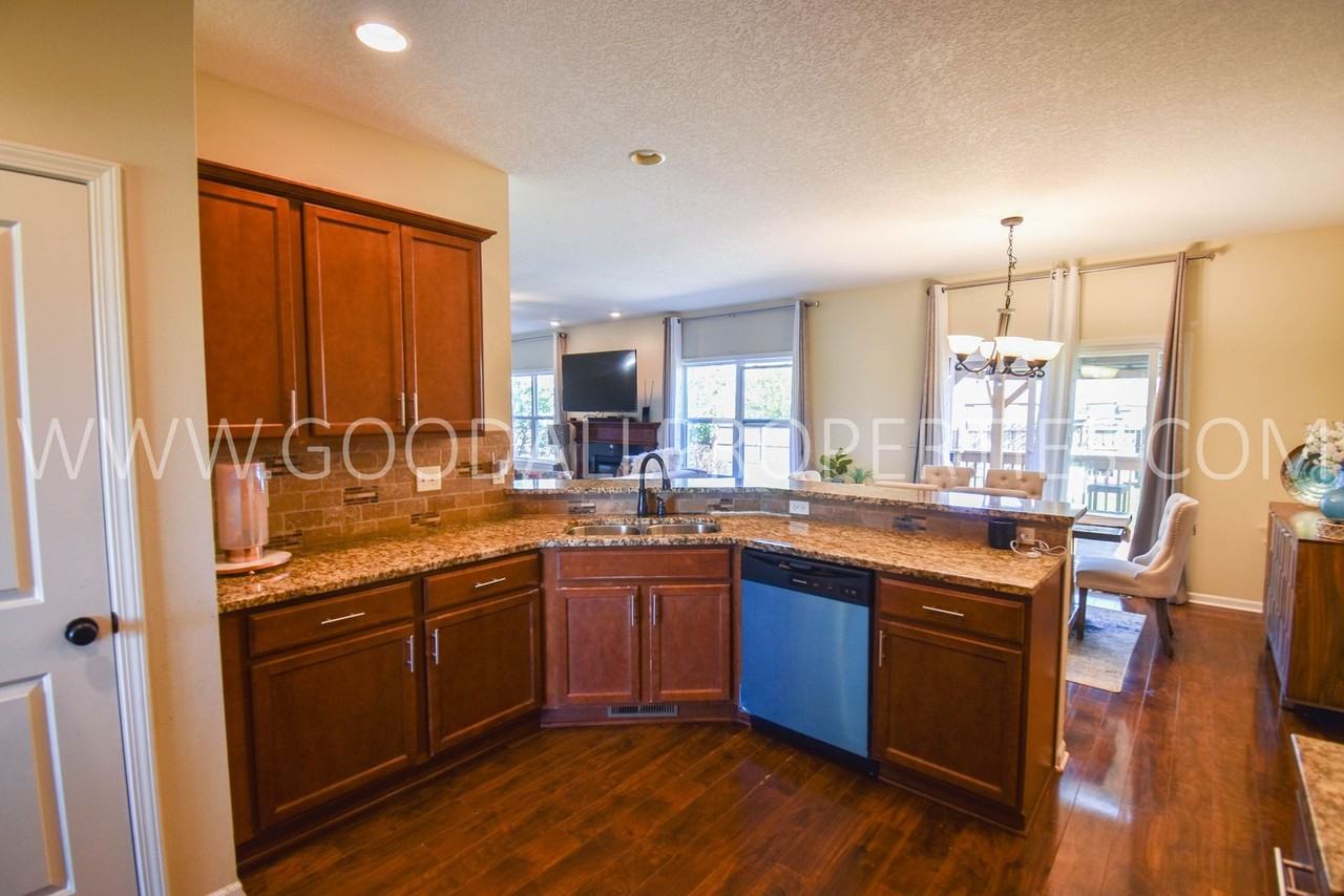 205 Se Telby Ln - Photo 5 of 50