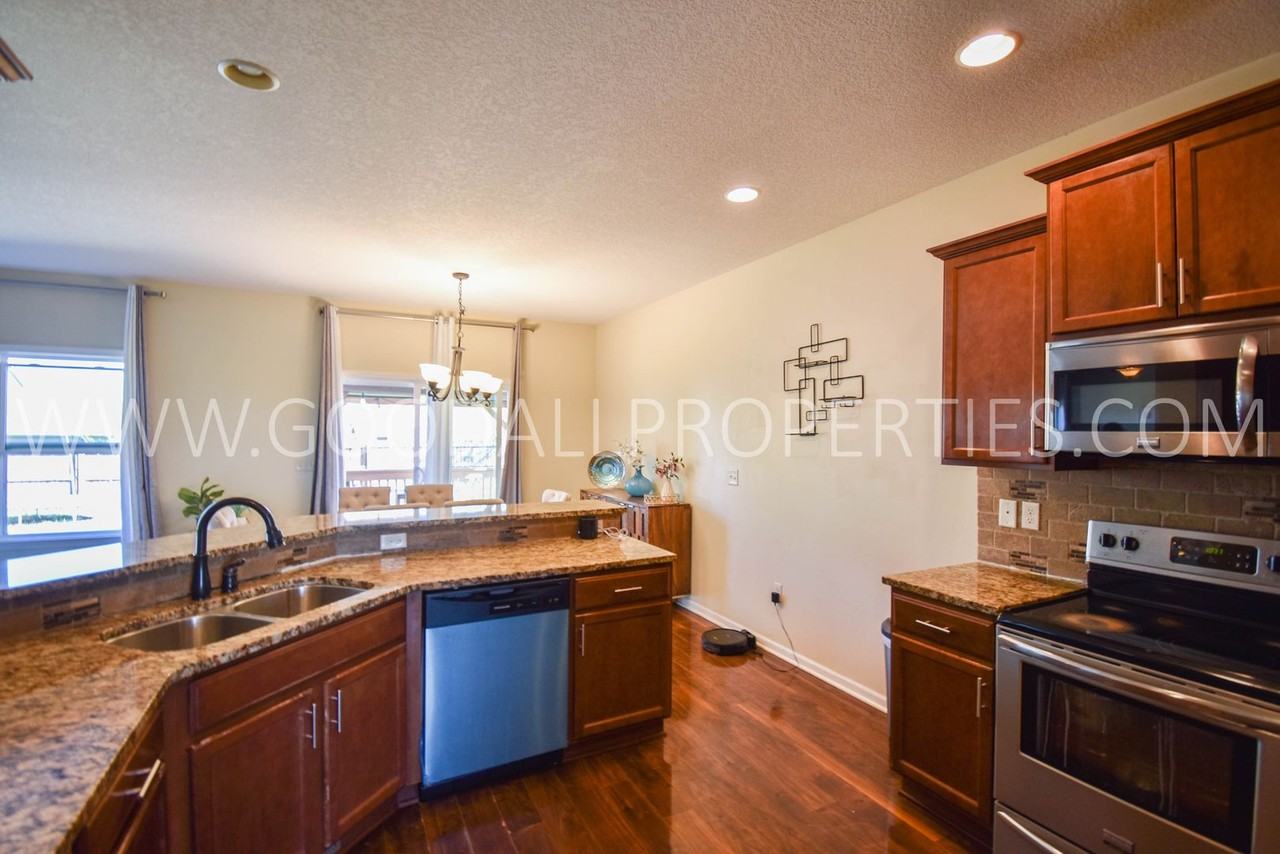 205 Se Telby Ln - Photo 6 of 50