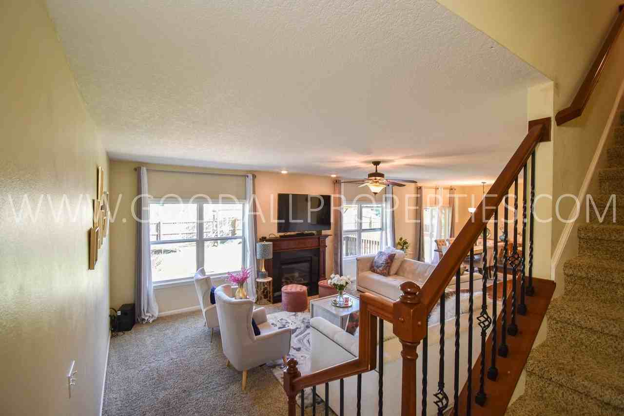 205 Se Telby Ln - Photo 7 of 50