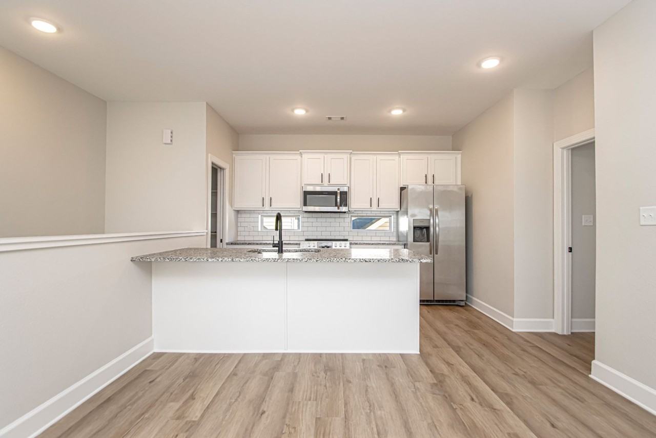 1220 W. 4th Street - Photo 2 of 33